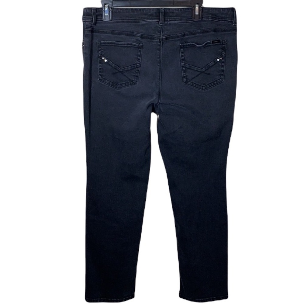 Black faded wash so slimming Chico’s 2.5 jeans - Picture 3 of 4